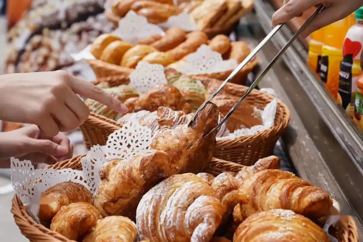 Tort weselny trzypiętrowy